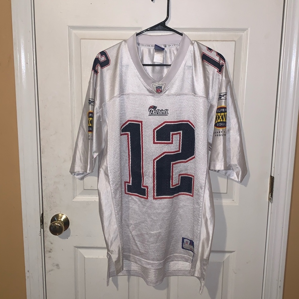Vintage Reebok Tom Brady NFL White Patriots Football Size Large xxxxviii